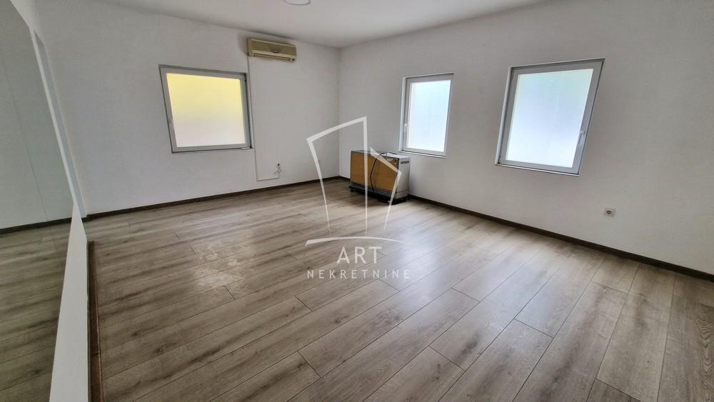 Slika 2 - Ljiljane Krstić,  Lokal za izdavanje, 70m2, 500€