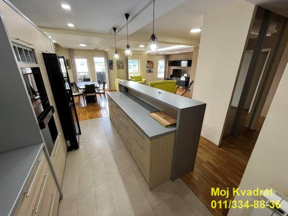 Slika 4 - Četvoroiposoban stan na prodaju, 160m2, 375.000€