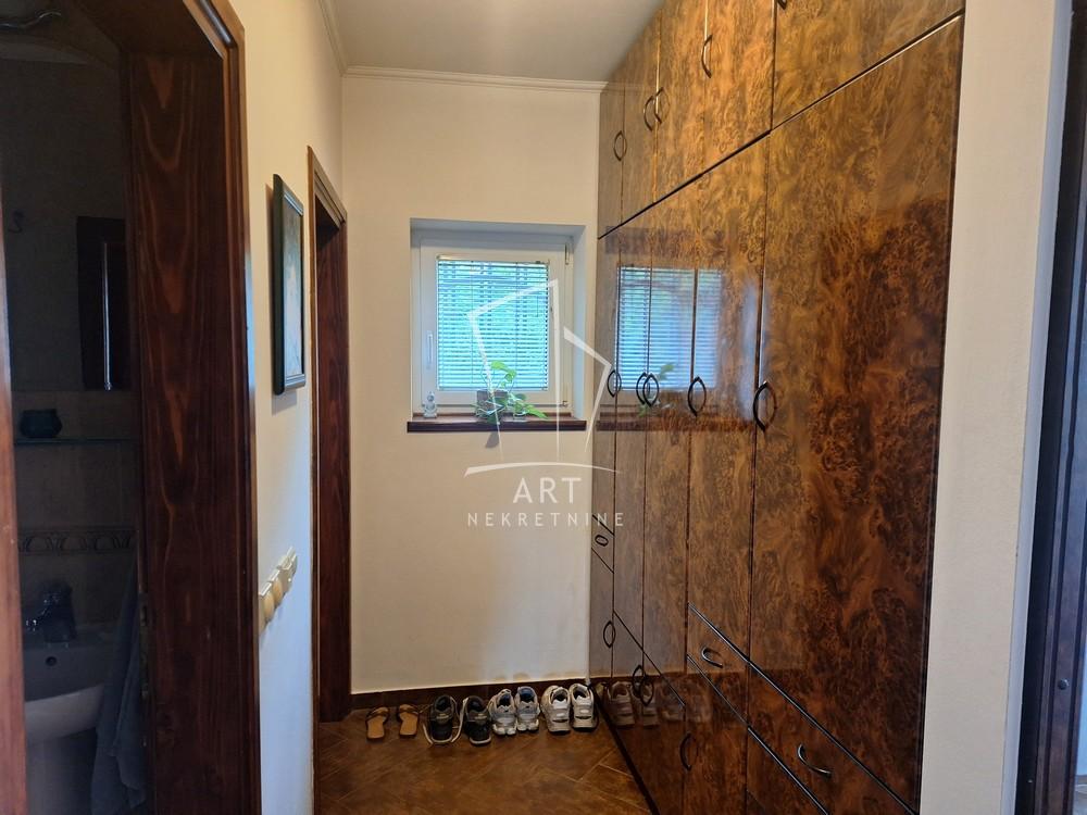 Slika 9 - Murmanska,  Kuća za izdavanje, 250m2, 1.950€