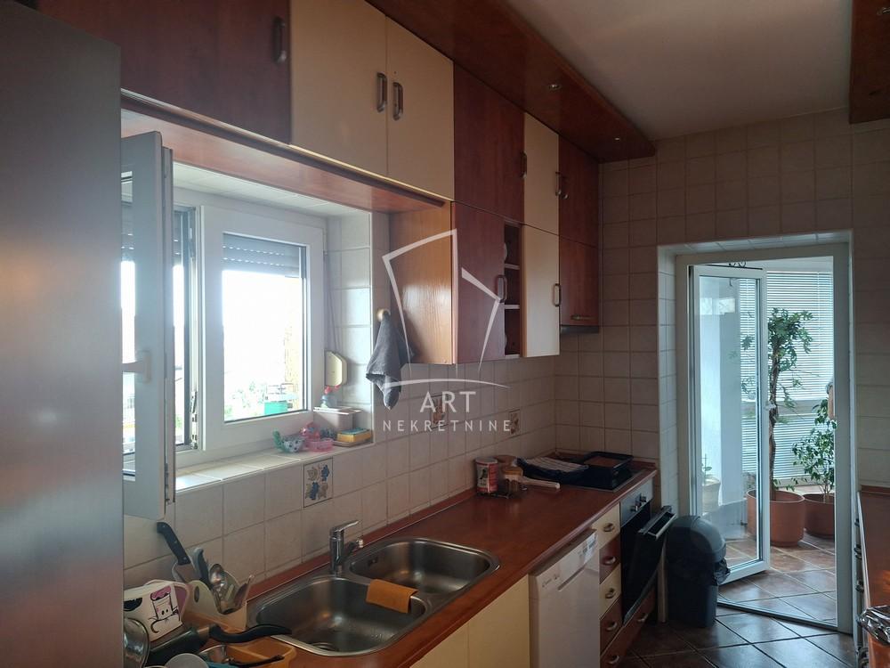 Slika 7 - Murmanska,  Kuća za izdavanje, 250m2, 1.950€