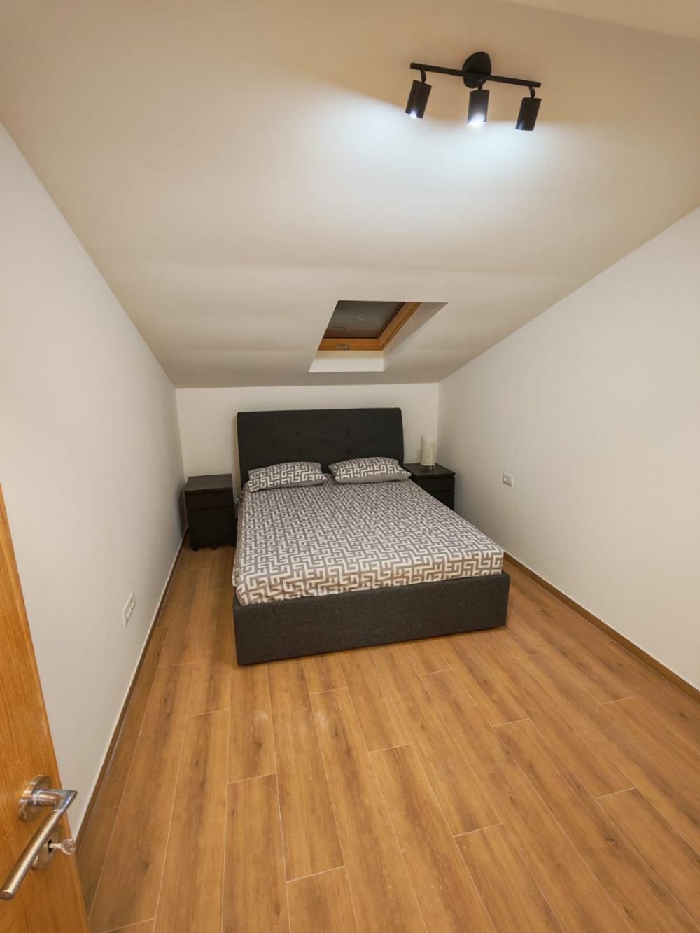 Slika 7 - Bulevar oslobođenja, Trosoban stan za izdavanje, 77m2, 1.300€