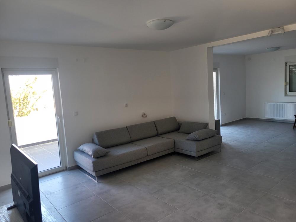 Slika 3 - Maje Dimitrijević,  Kuća za izdavanje, 160m2, 1.500€