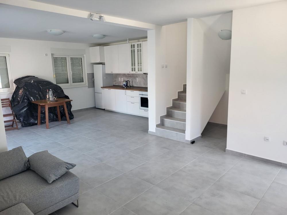 Slika 8 - Maje Dimitrijević,  Kuća za izdavanje, 160m2, 1.500€