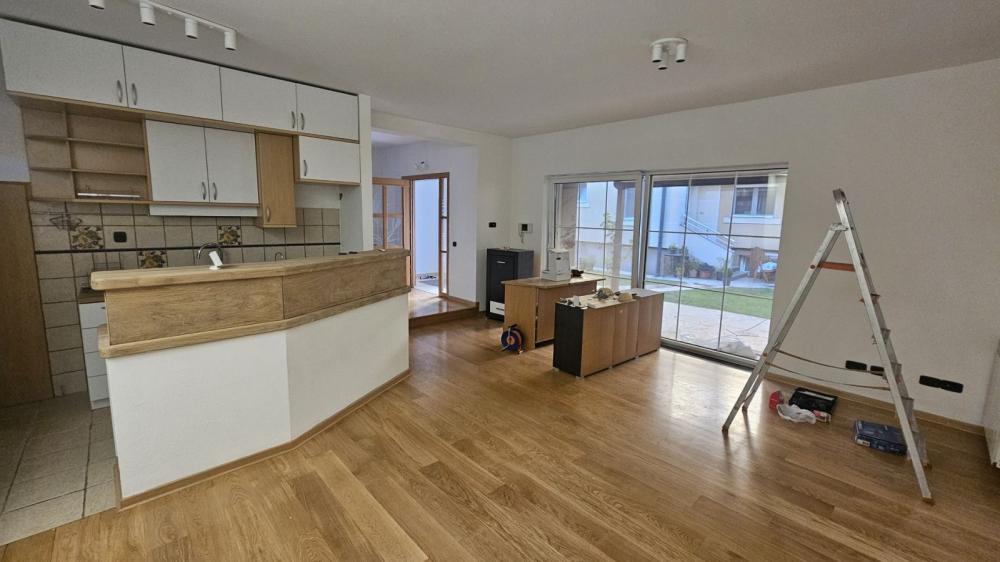 Slika 2 - Geteova,  Kuća za izdavanje, 200m2, 2.200€