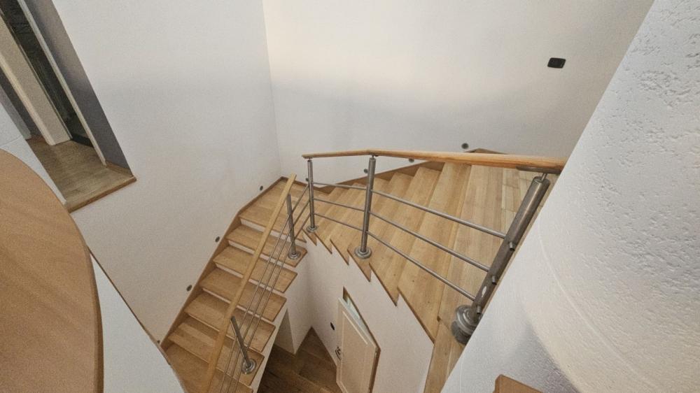 Slika 11 - Geteova,  Kuća za izdavanje, 200m2, 2.200€