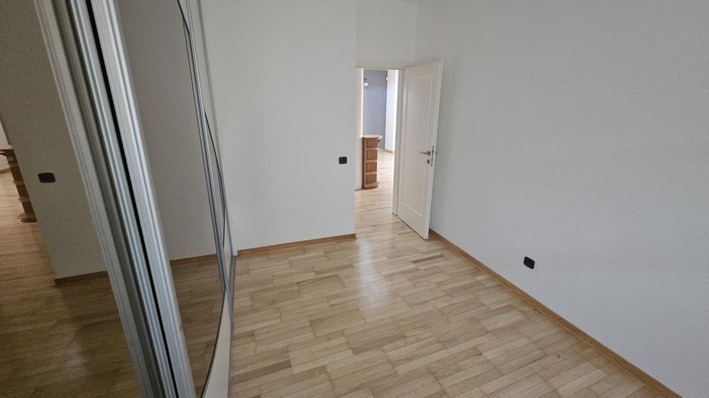 Slika 10 - Geteova,  Kuća za izdavanje, 200m2, 2.200€