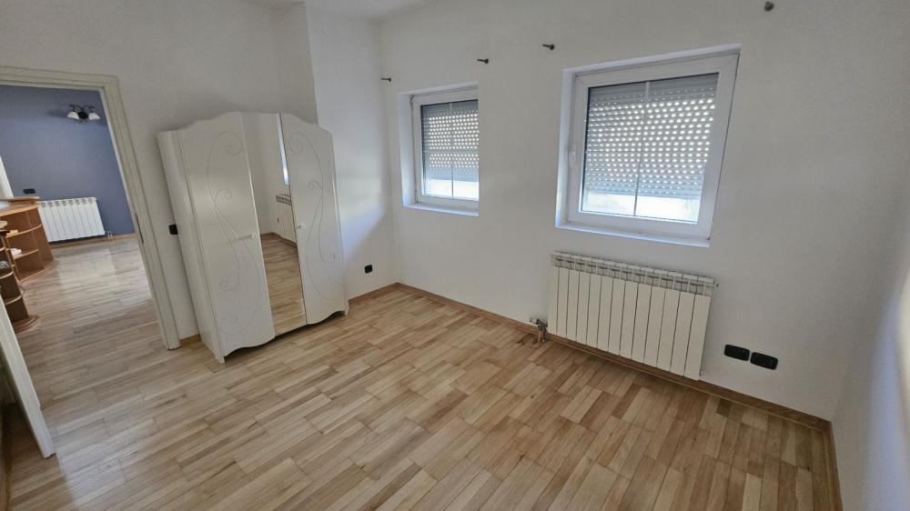 Slika 7 - Geteova,  Kuća za izdavanje, 200m2, 2.200€