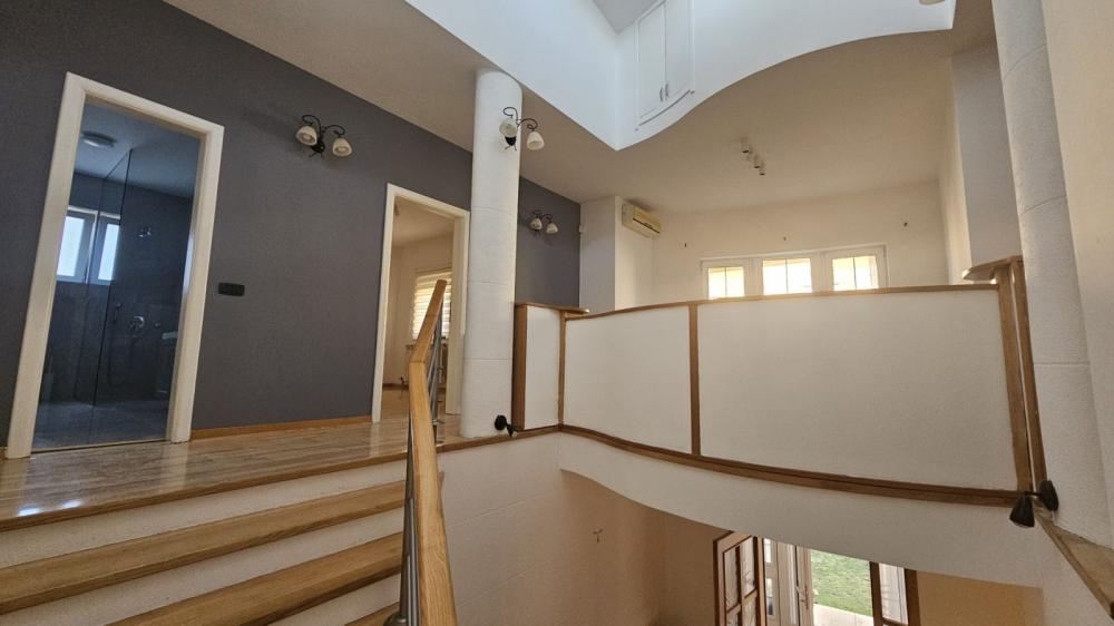 Slika 4 - Geteova,  Kuća za izdavanje, 200m2, 2.200€