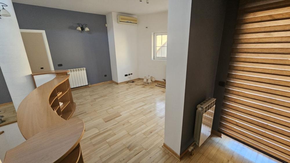 Slika 3 - Geteova,  Kuća za izdavanje, 200m2, 2.200€