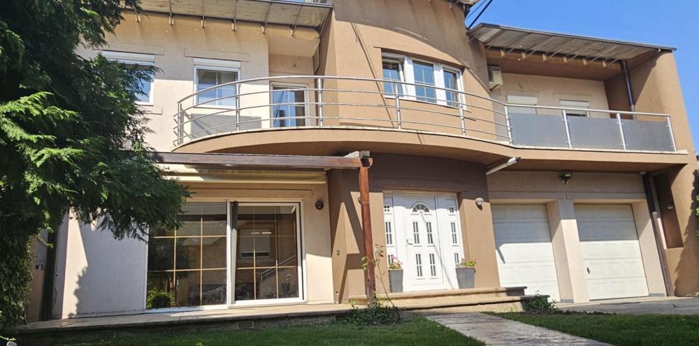 Glavna slika -Geteova,  Kuća za izdavanje, 200m2, 2.200€