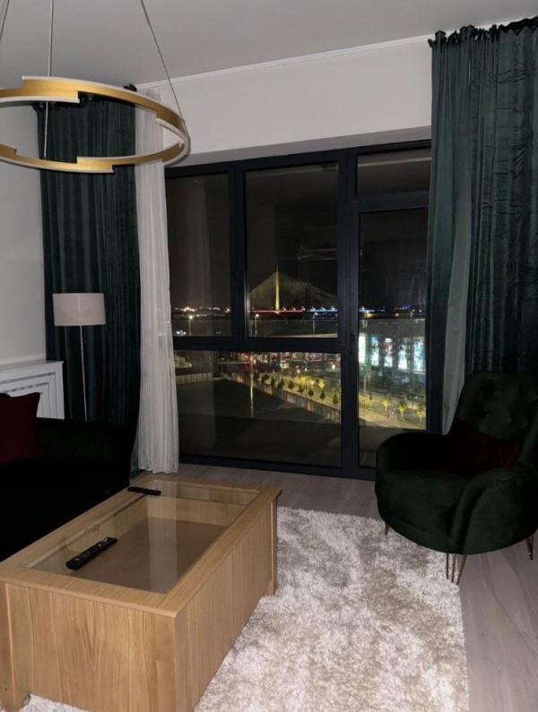 Slika 3 - Bulevar Vudroa Vilsona, Trosoban stan za izdavanje, 83m2, 1.700€