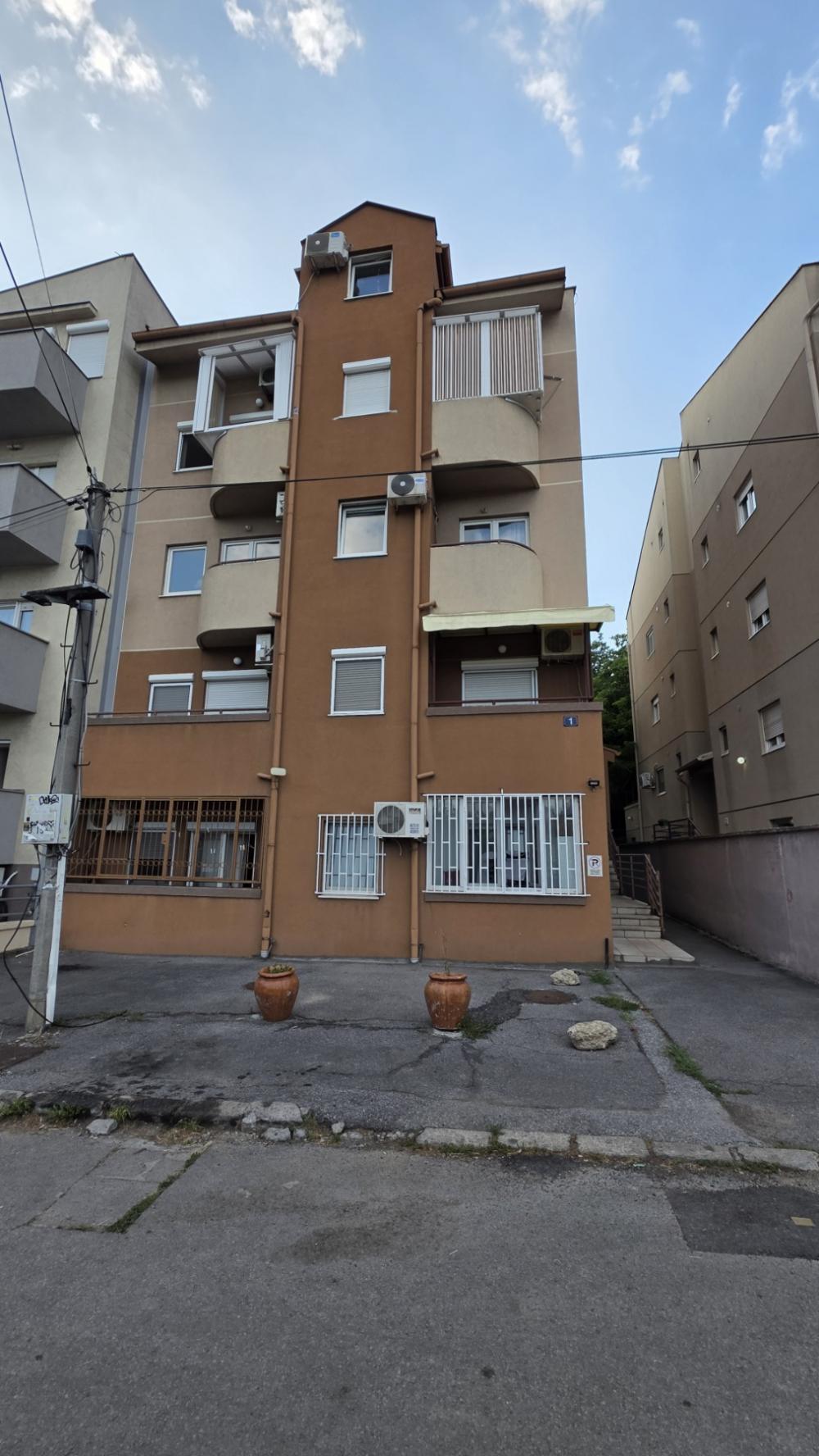 Slika 8 - Petra Škundrića, Jednosoban stan za izdavanje, 36m2, 400€
