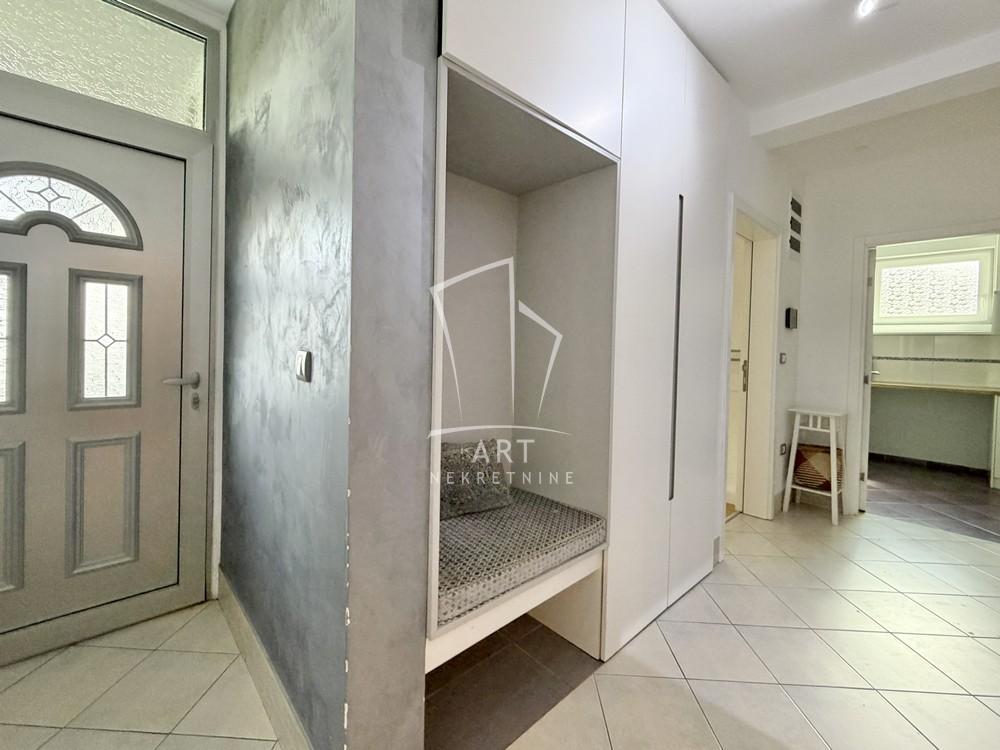 Slika 5 - Viktora Starčića, Trosoban stan za izdavanje, 90m2, 1.200€