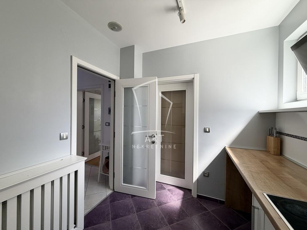 Slika 10 - Viktora Starčića, Trosoban stan za izdavanje, 90m2, 1.200€