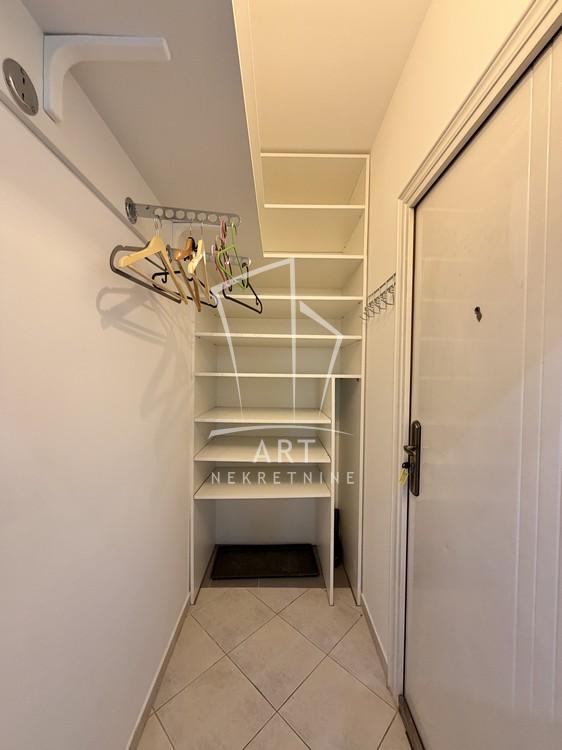 Slika 7 - Viktora Starčića, Trosoban stan za izdavanje, 90m2, 1.200€