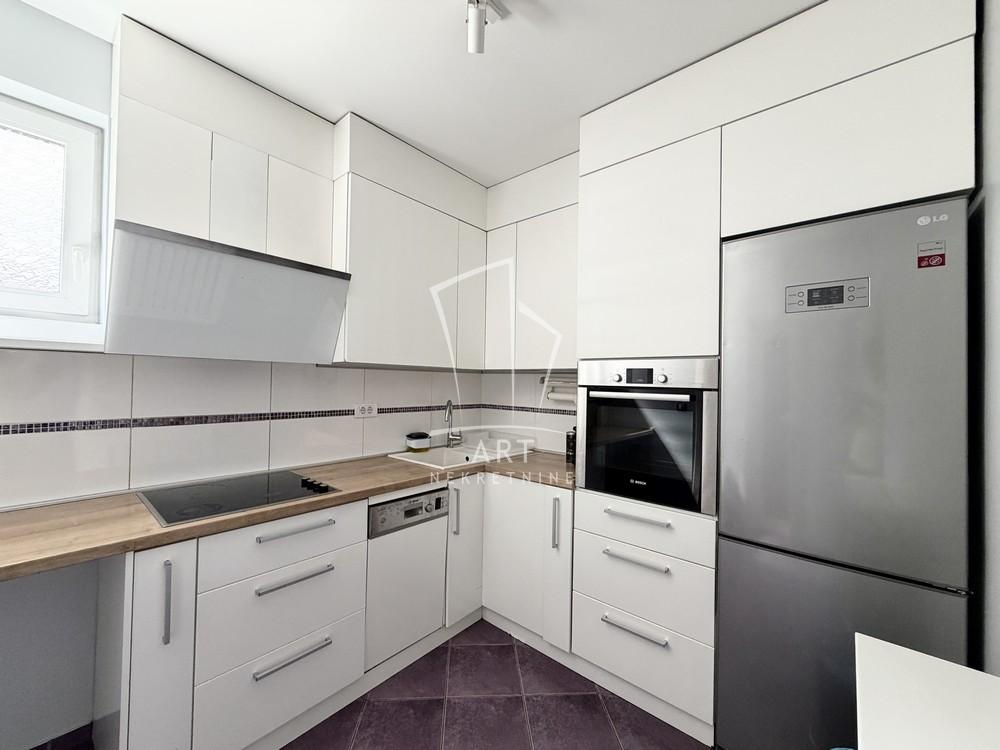 Slika 9 - Viktora Starčića, Trosoban stan za izdavanje, 90m2, 1.200€