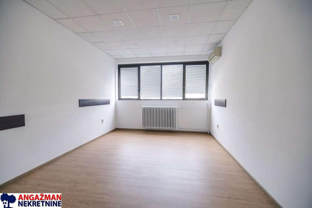 Slika 1 - Batajnički drum,  Lokal na prodaju, 1055m2, 2.400.000€
