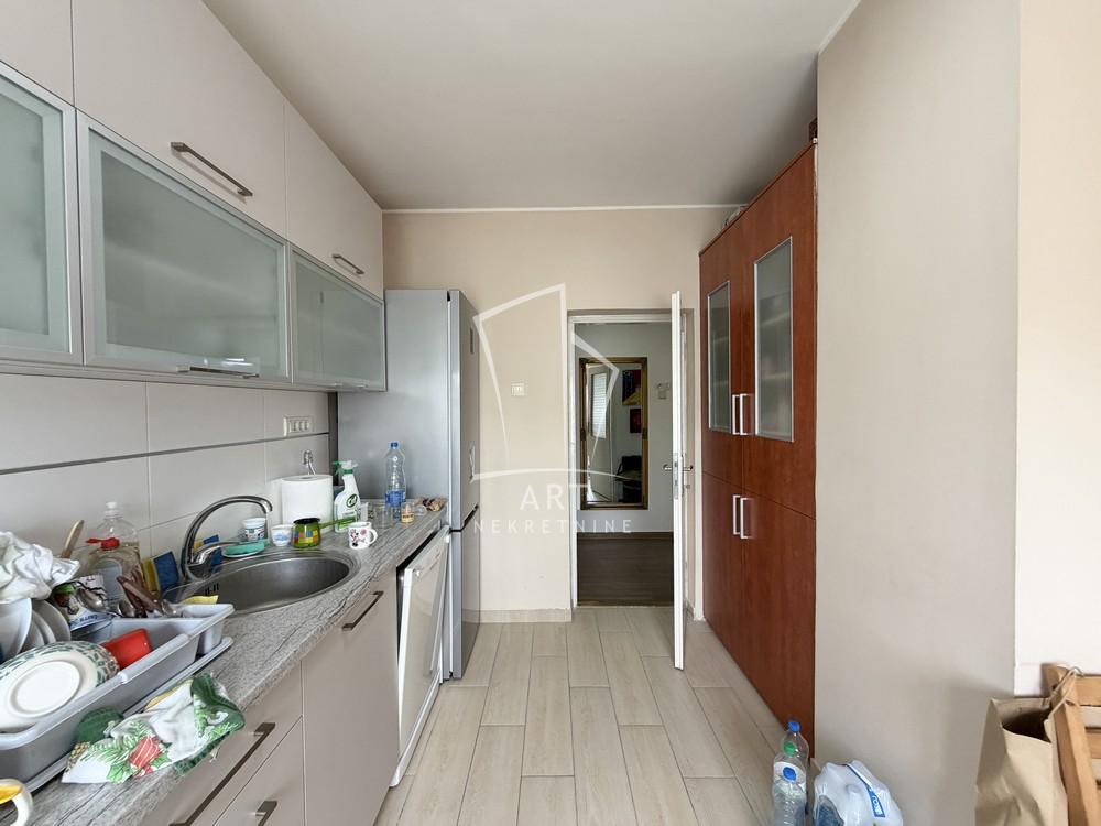 Slika 3 - Dr Đorđa Joanovića, Četvorosoban stan na prodaju, 83m2, 198.000€