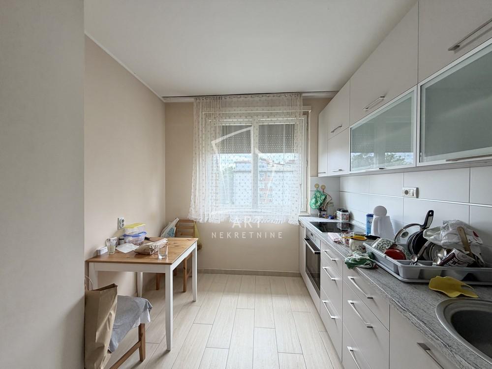 Slika 4 - Dr Đorđa Joanovića, Četvorosoban stan na prodaju, 83m2, 198.000€