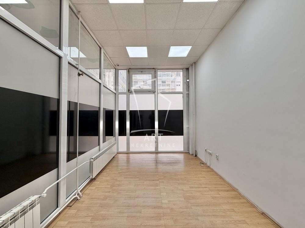 Slika 1 - Bulevar Zorana Đinđića,  Lokal na prodaju, 35m2, 156.000€