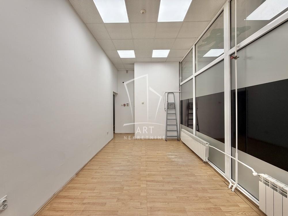 Slika 2 - Bulevar Zorana Đinđića,  Lokal na prodaju, 35m2, 156.000€