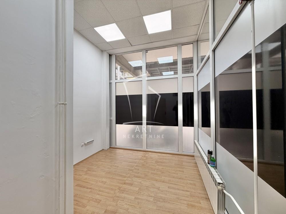 Slika 3 - Bulevar Zorana Đinđića,  Lokal na prodaju, 35m2, 156.000€