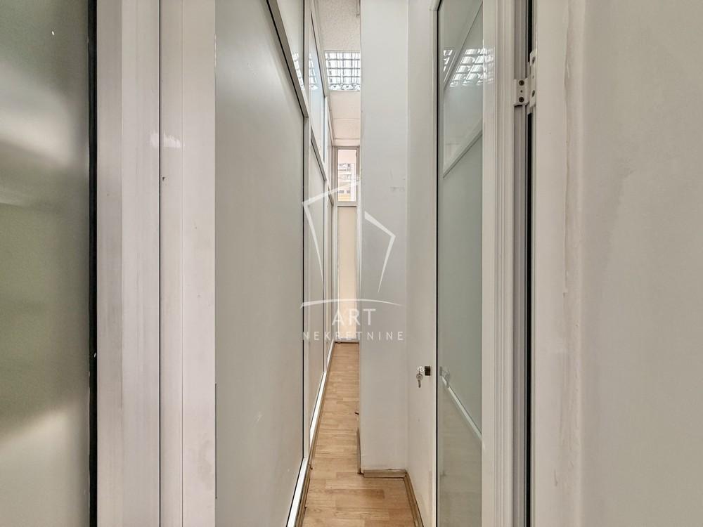 Slika 7 - Bulevar Zorana Đinđića,  Lokal na prodaju, 35m2, 156.000€