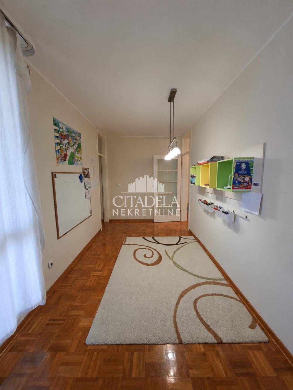 Slika 2 - Peđe Milosavljevića, Troiposoban stan na prodaju, 90m2, 337.500€