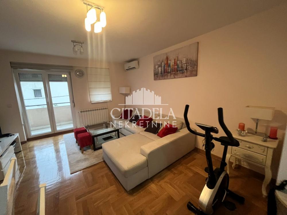 Slika 1 - Braće Todorović, Dvoiposoban stan na prodaju, 64m2, 220.000€
