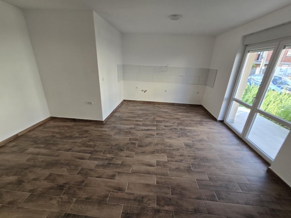 Slika 3 - Danice Kojić,  Kuća za izdavanje, 200m2, 2.000€