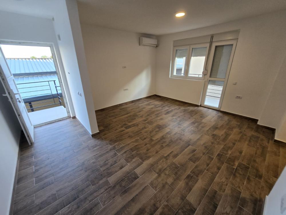 Slika 2 - Danice Kojić,  Kuća za izdavanje, 200m2, 2.000€
