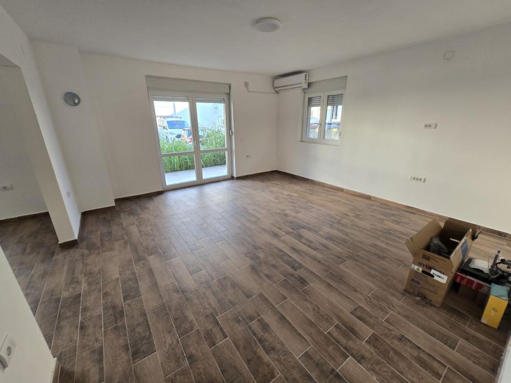 Slika 1 - Danice Kojić,  Kuća za izdavanje, 200m2, 2.000€