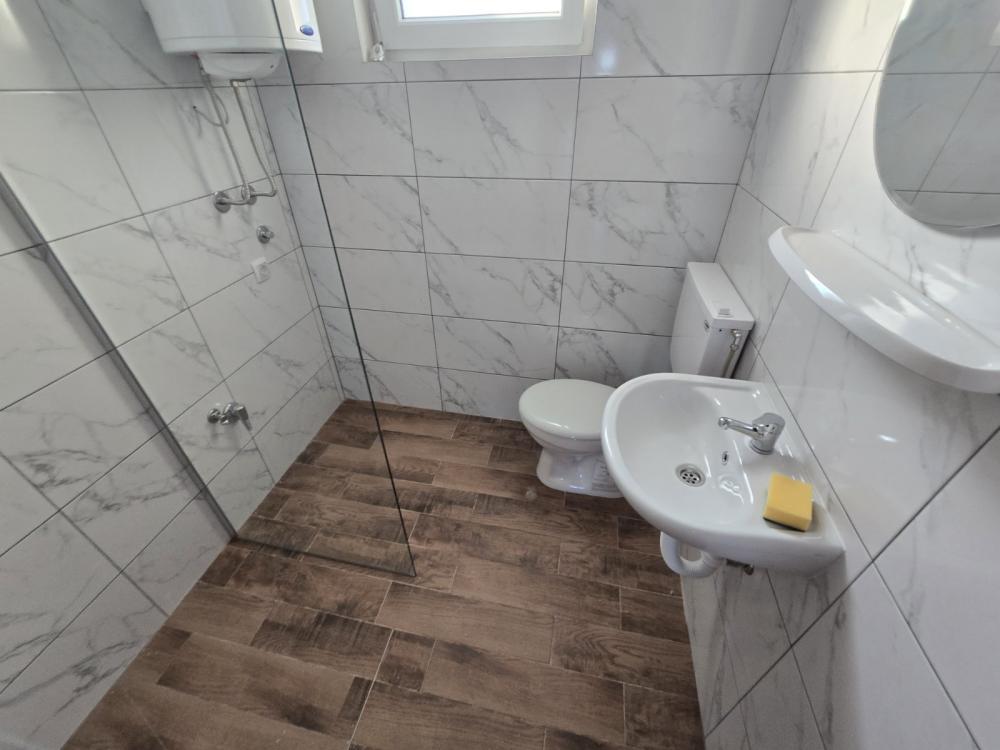 Slika 9 - Danice Kojić,  Kuća za izdavanje, 200m2, 2.000€