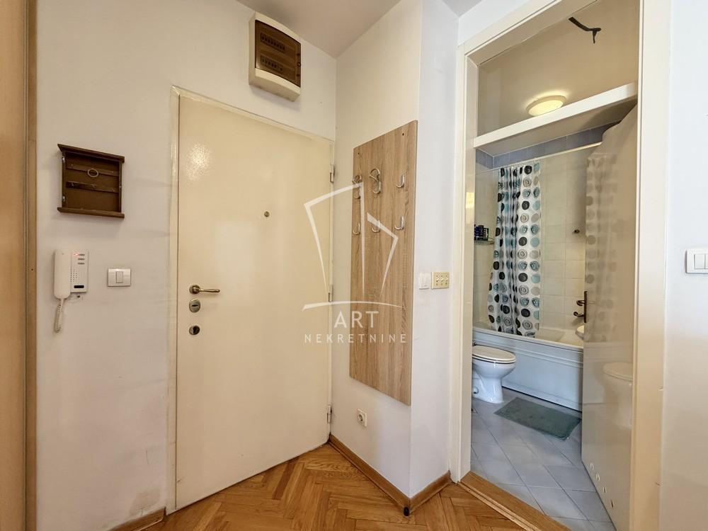 Slika 9 - Antifašističke borbe, Dvosoban stan za izdavanje, 43m2, 650€
