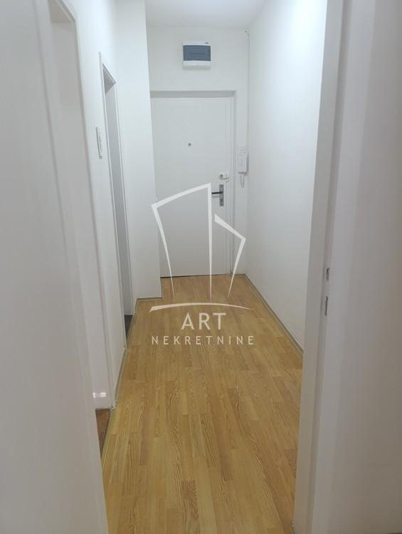 Slika 5 - Bulevar Mihajla Pupina,  Lokal za izdavanje, 42m2, 600€