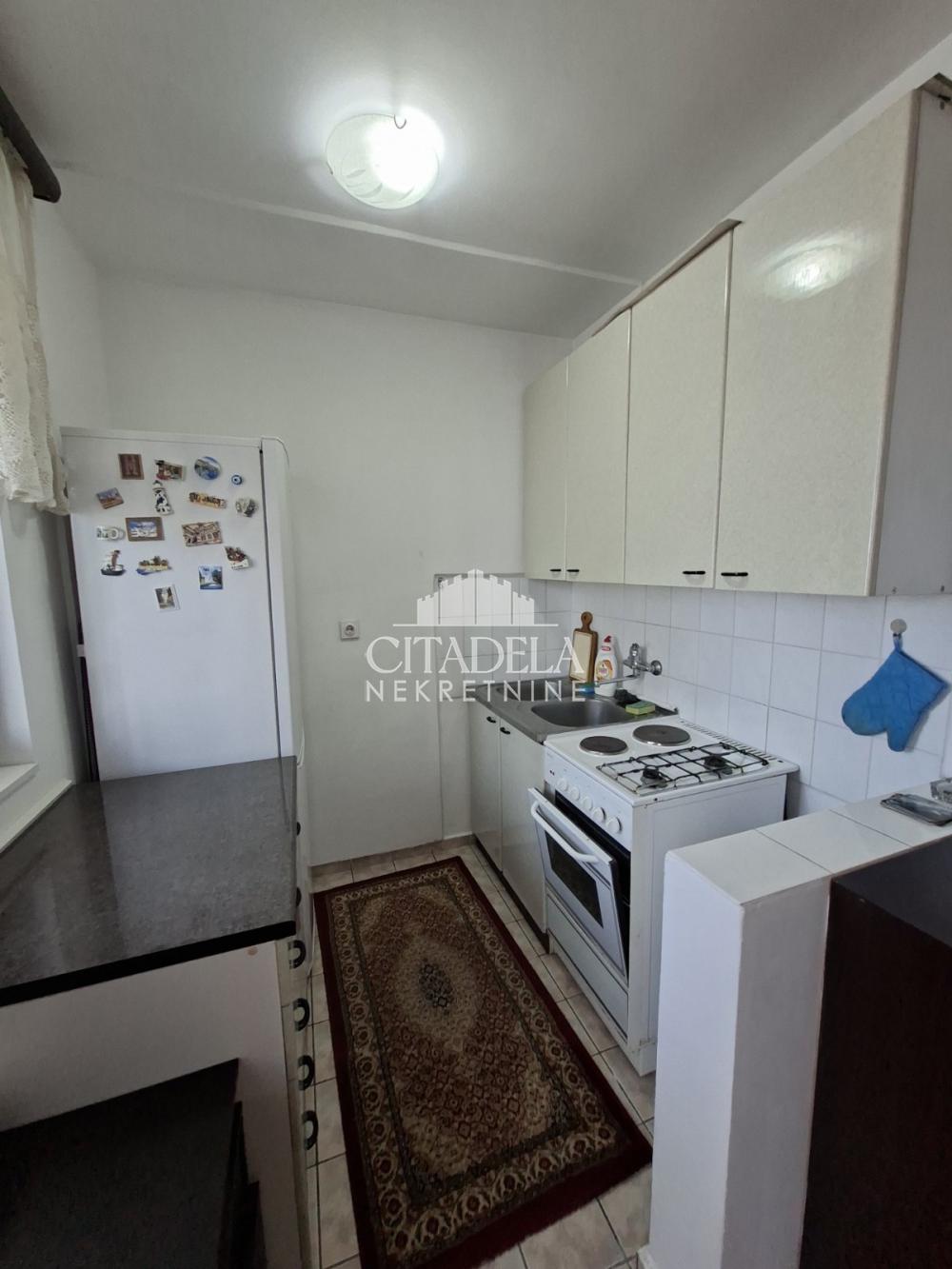 Slika 6 - 17. oktobra, Jednoiposoban stan za izdavanje, 38m2, 350€