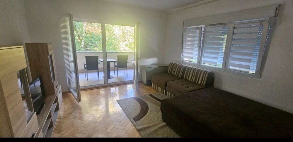Slika 1 - Filipa Višnjića, Dvosoban stan za izdavanje, 60m2, 600€