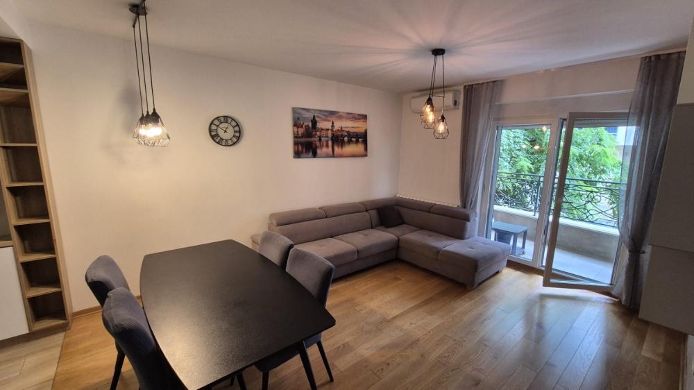 Slika 1 - Rada Neimara, Trosoban stan za izdavanje, 72m2, 850€