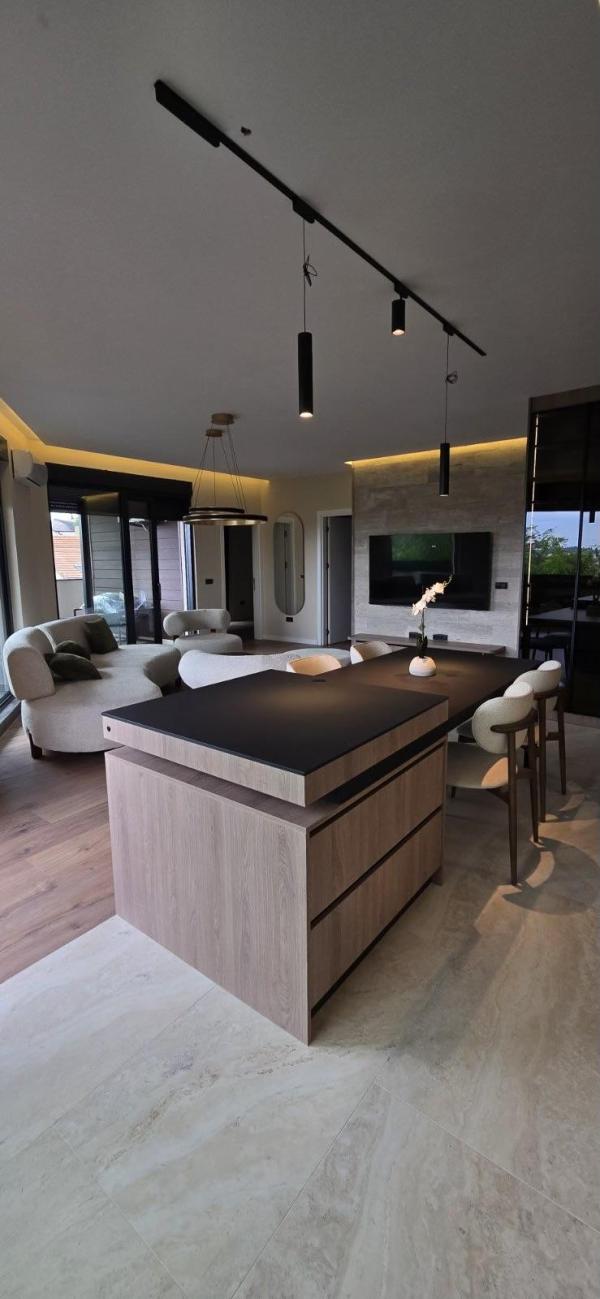 Slika 1 - Koste Trifkovića, Trosoban stan za izdavanje, 82m2, 1.500€