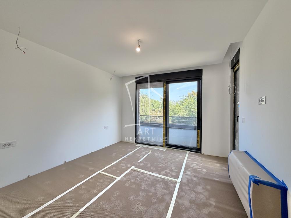 Slika 3 - Pere Velimirovića, Četvorosoban stan na prodaju, 128m2, 436.480€