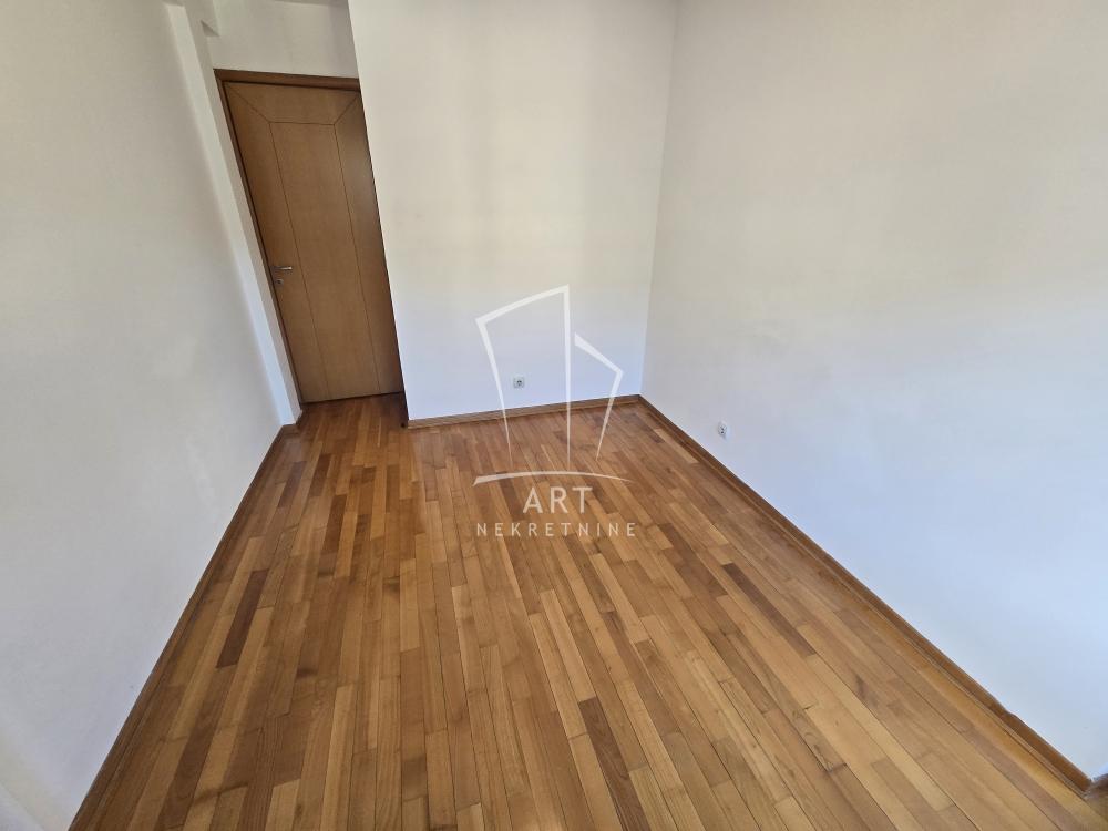 Slika 9 - Patrijarha Varnave, Trosoban stan za izdavanje, 81m2, 1.000€