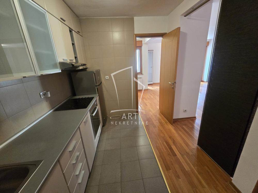 Slika 11 - Patrijarha Varnave, Trosoban stan za izdavanje, 81m2, 1.000€