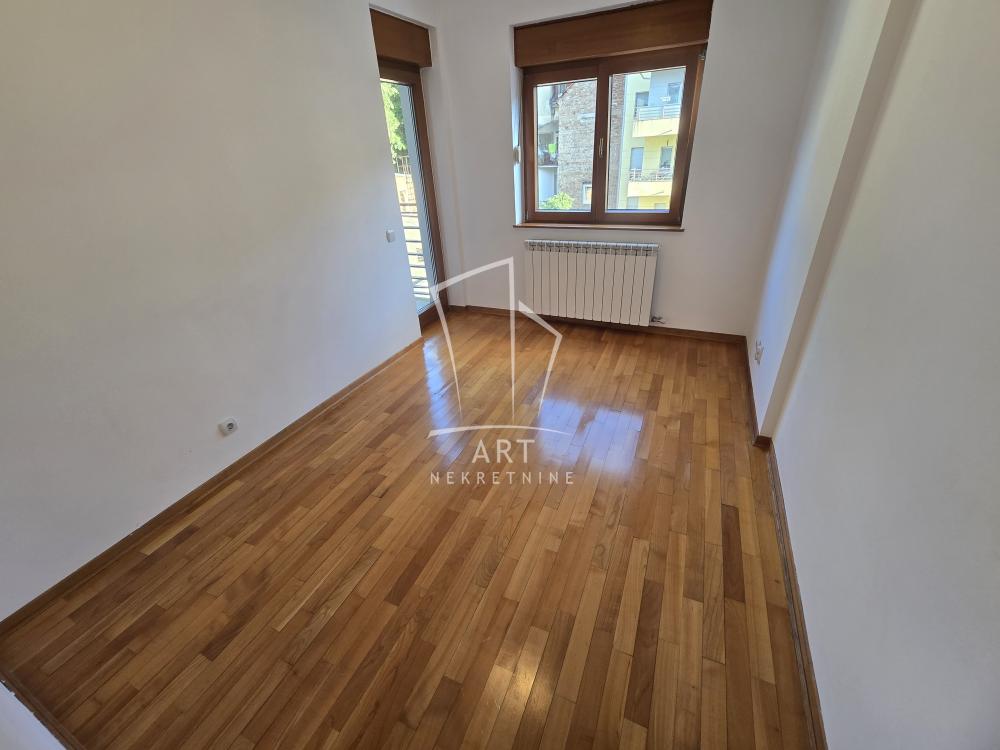 Slika 8 - Patrijarha Varnave, Trosoban stan za izdavanje, 81m2, 1.000€