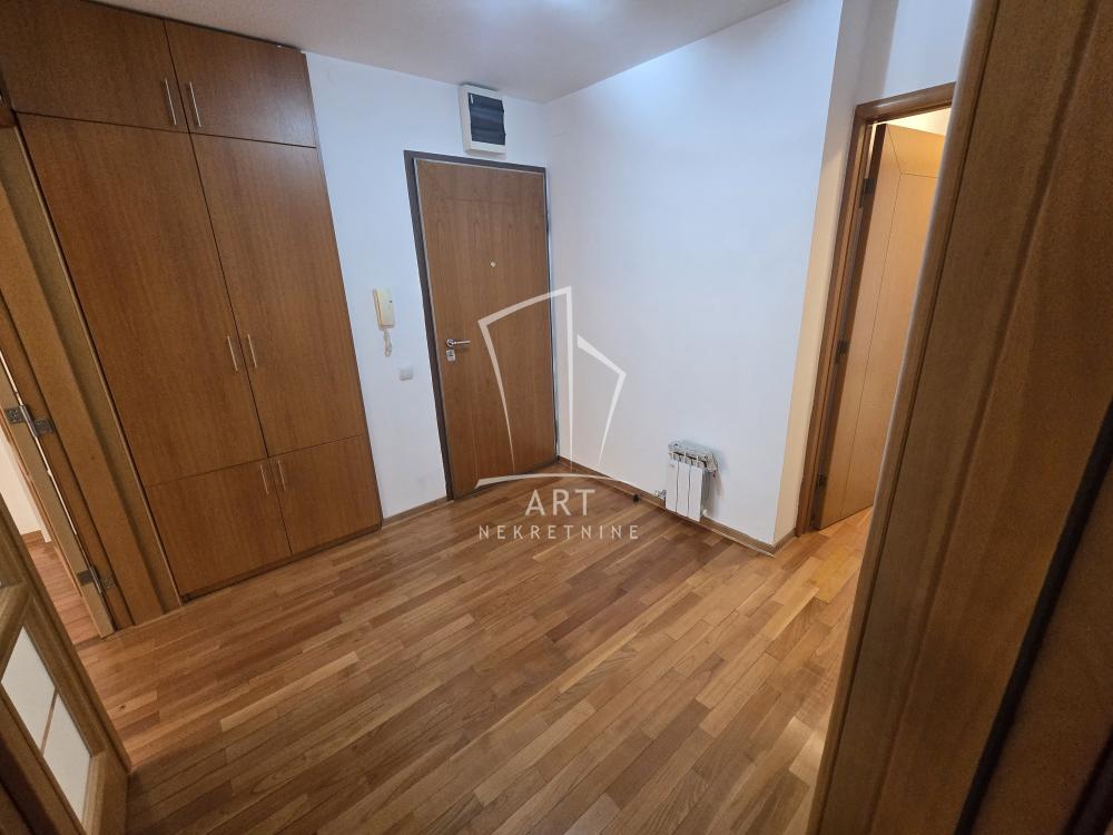 Slika 4 - Patrijarha Varnave,  Lokal za izdavanje, 81m2, 1.000€