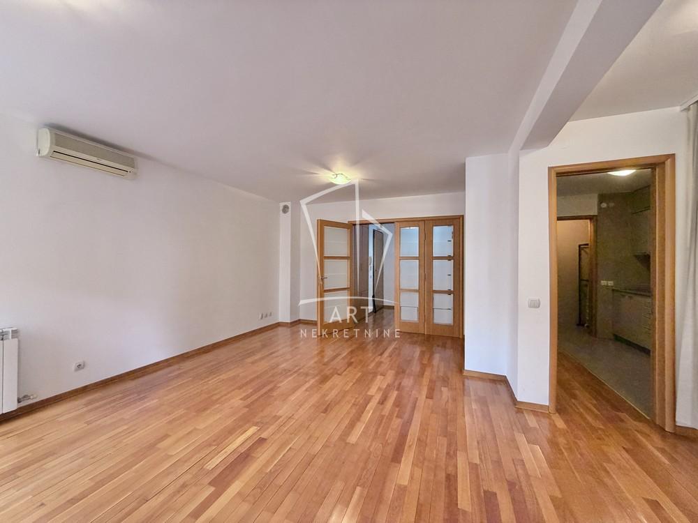 Slika 2 - Patrijarha Varnave, Trosoban stan za izdavanje, 81m2, 1.000€
