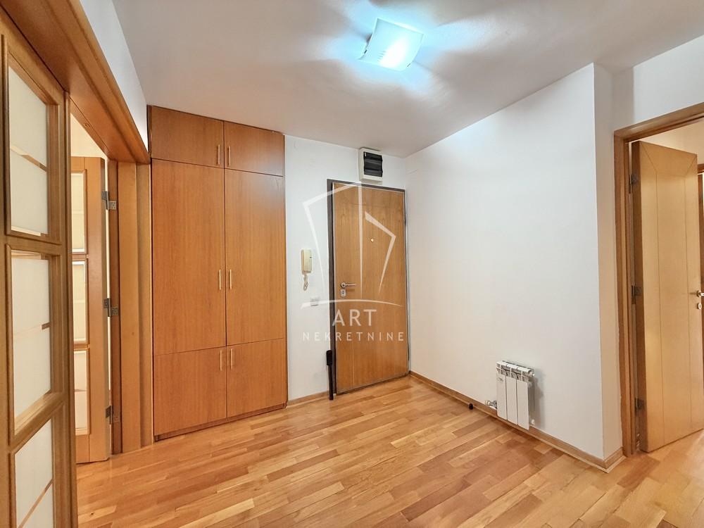 Slika 6 - Patrijarha Varnave, Trosoban stan za izdavanje, 81m2, 1.000€
