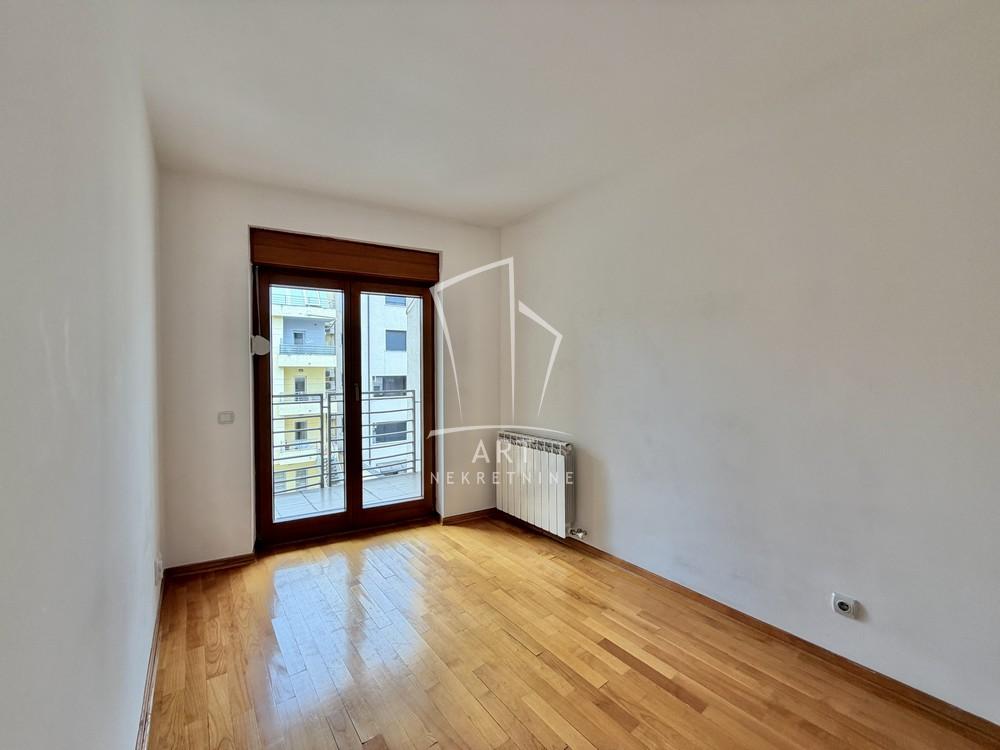 Slika 8 - Patrijarha Varnave, Trosoban stan za izdavanje, 81m2, 1.000€