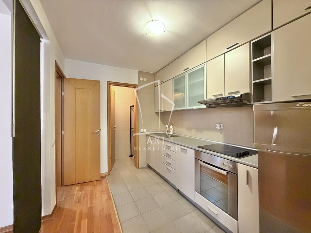 Slika 4 - Patrijarha Varnave, Trosoban stan za izdavanje, 81m2, 1.000€