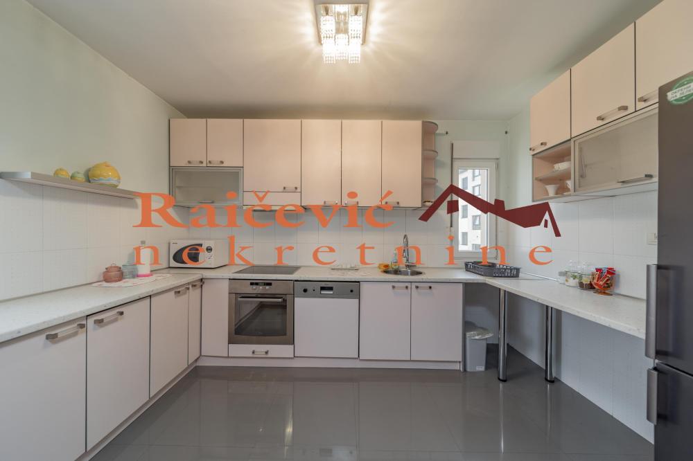 Slika 7 - Dragana Rakica, Trosoban stan na prodaju, 84m2, 304.500€