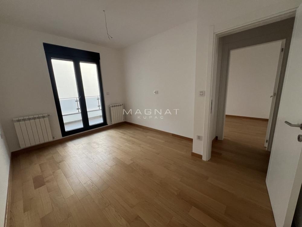 Slika 2 - Surdulička, Trosoban stan na prodaju, 71m2, 265.000€